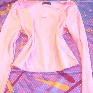 Im am selling this beautiful pink shirt never worn and clean